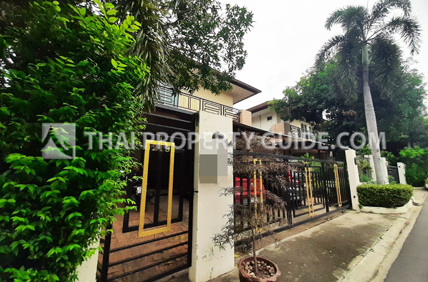House with Private Pool in Sukhumvit 